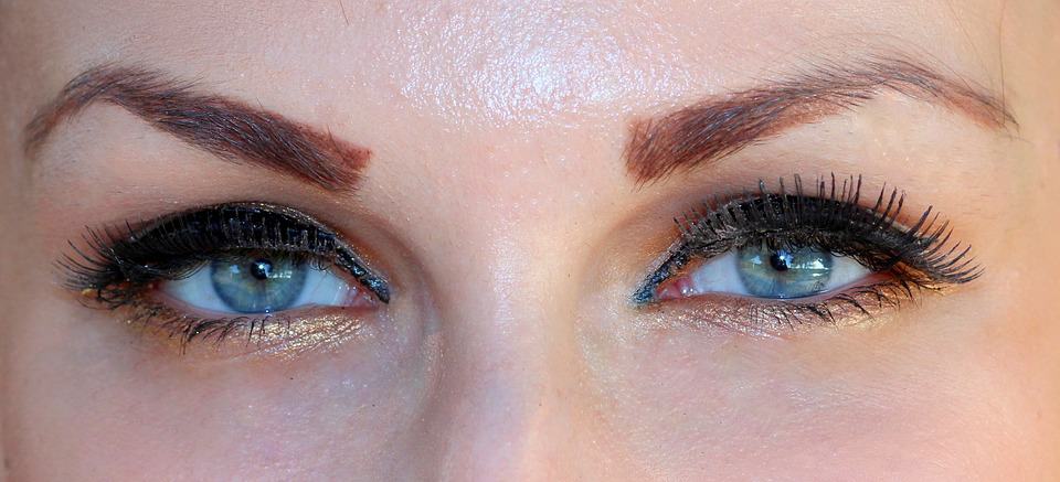Hvordan ta vare på øynene når man bruker kontaktlinser